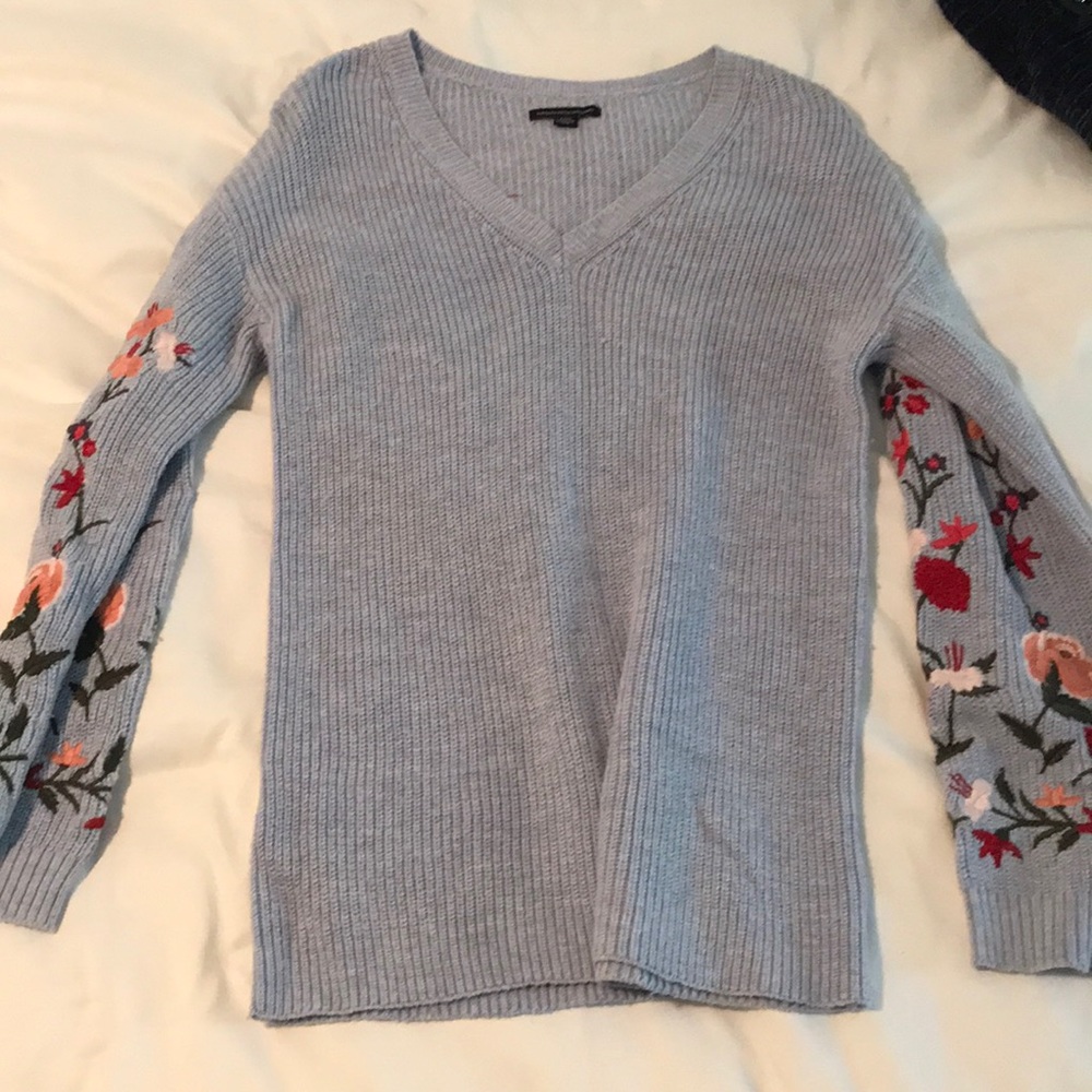 AE V-Neck Floral Sweater